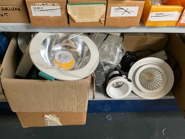 Partij spots en lampen - afbeelding 3 van  9