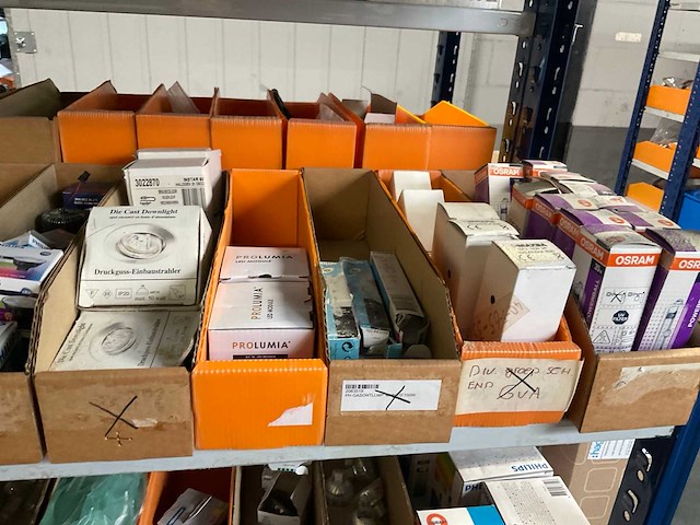 Partij spots en lampen - afbeelding 5 van  9