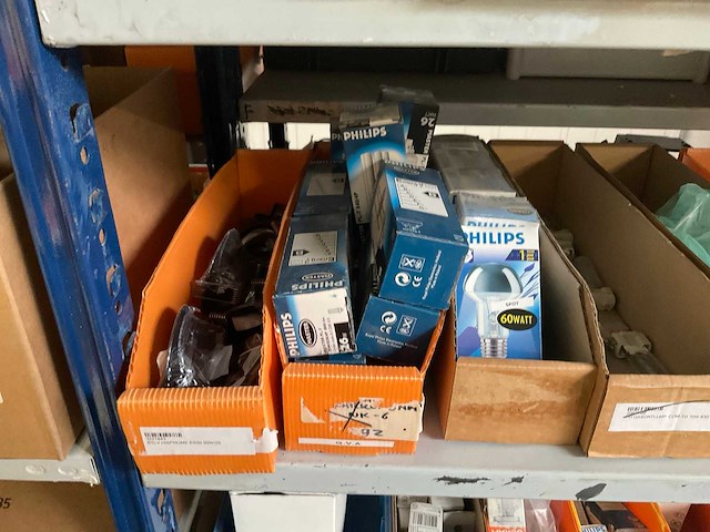 Partij spots en lampen - afbeelding 6 van  9