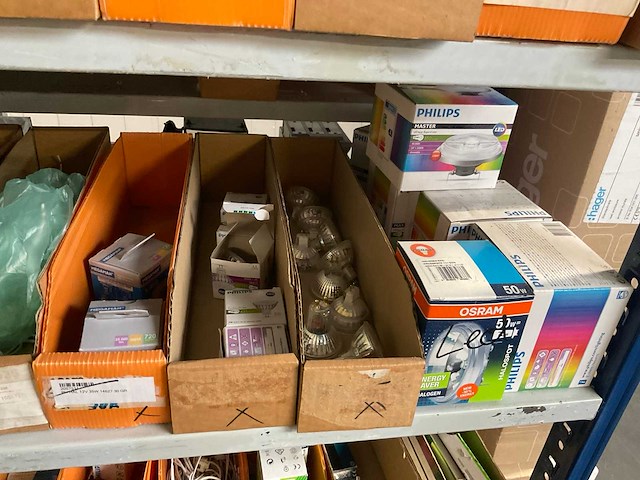 Partij spots en lampen - afbeelding 7 van  9