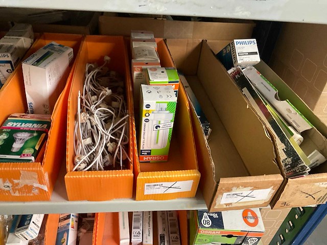 Partij spots en lampen - afbeelding 8 van  9