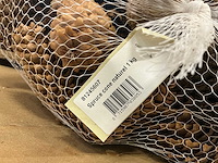 Partij spruce cone naturel 1kg per net (52kg) - afbeelding 1 van  2