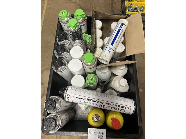 Partij spuitbussen in krat w.o. pur - afbeelding 1 van  5