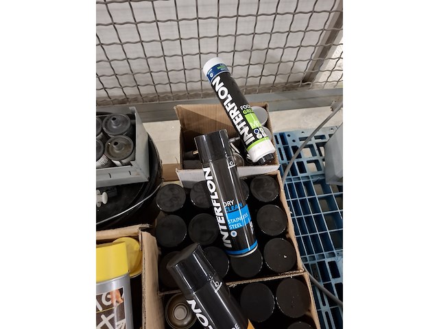 Partij spuitbussen vnl. interflon - afbeelding 9 van  9