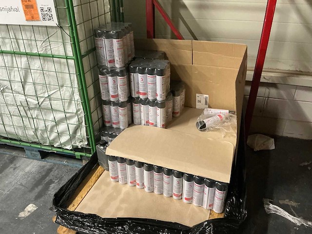 Partij spuitlijm - afbeelding 1 van  4