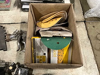 Partij spuitpistolen en schuurmiddelen - afbeelding 3 van  5