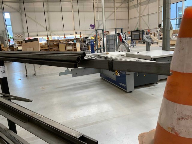 Partij staal op verrijdbare draagarmstelling - afbeelding 4 van  5