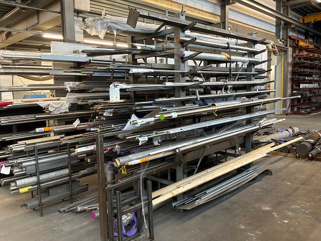 Partij stafmateriaal - afbeelding 1 van  6