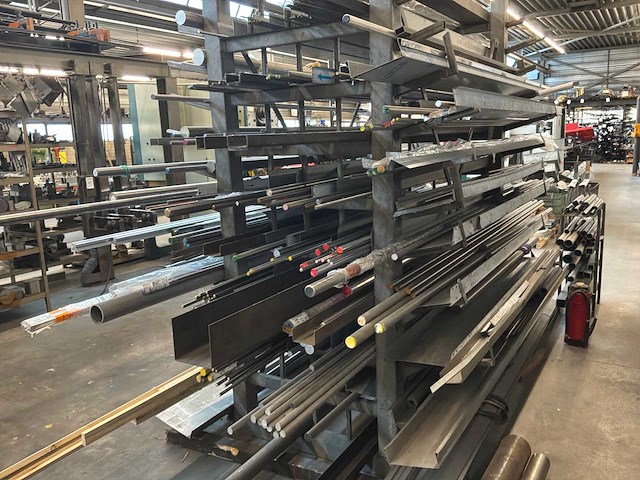 Partij stafmateriaal - afbeelding 2 van  6