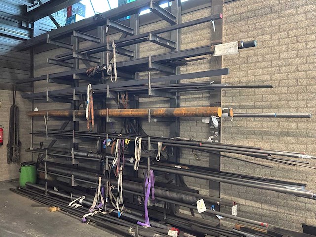 Partij stafmateriaal - afbeelding 1 van  5