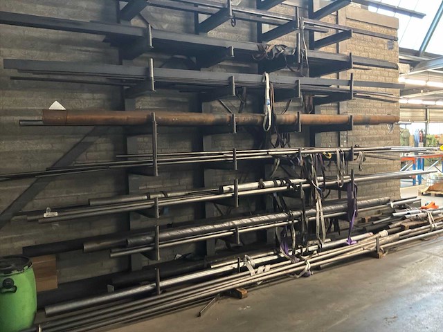 Partij stafmateriaal - afbeelding 2 van  5