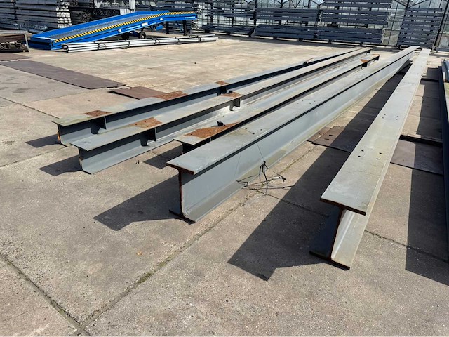 Partij stalen balken - afbeelding 3 van  10