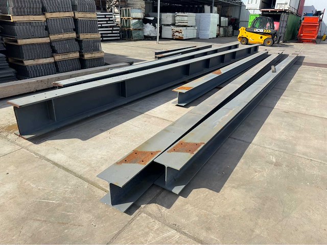 Partij stalen balken - afbeelding 9 van  10