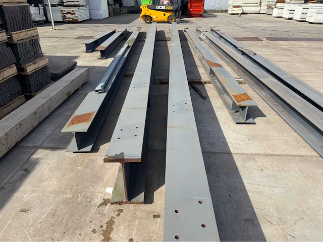 Partij stalen balken - afbeelding 10 van  10