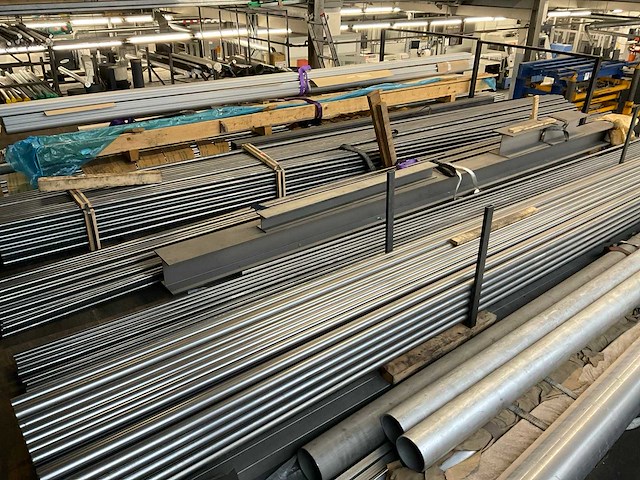 Partij stalen buizen - afbeelding 1 van  11