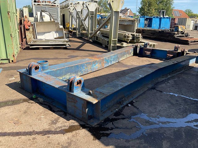 Partij stalen frames en opbouwdelen "substructure parts" - afbeelding 2 van  10