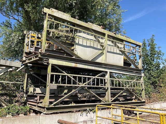 Partij stalen frames en opbouwdelen "substructure parts" - afbeelding 1 van  10
