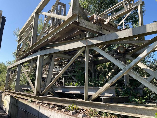 Partij stalen frames en opbouwdelen "substructure parts" - afbeelding 5 van  10
