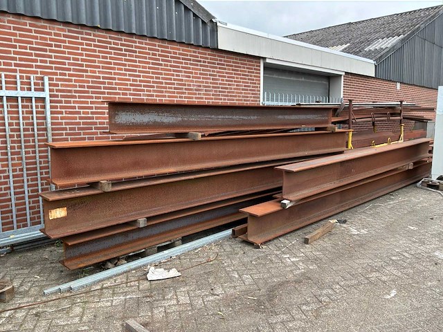 Partij stalen hea-liggers en diverse staalprofielen - afbeelding 1 van  8
