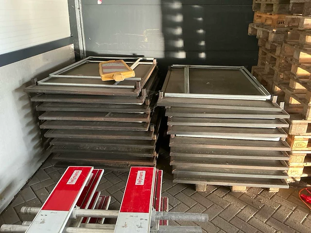 Partij stalen loopbruggen voor sleuven – 20 stuks – 1500 × 1000 mm - afbeelding 7 van  8
