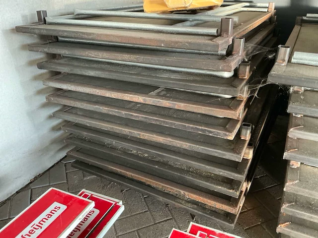 Partij stalen loopbruggen voor sleuven – 20 stuks – 1500 × 1000 mm - afbeelding 8 van  8