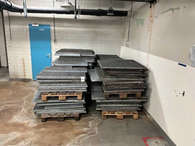 Partij stalen roostervloeren - afbeelding 2 van  9