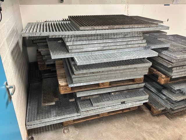 Partij stalen roostervloeren - afbeelding 5 van  9