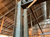 Partij stalinrichting – 6 poorten met draagconstructie en houten vloer - afbeelding 5 van  5