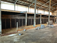 Partij stalinrichting – 6 poorten met draagconstructie en houten vloer - afbeelding 9 van  11