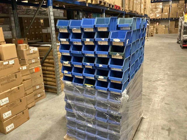 Partij stapelbakken 14,5x23xh13cm (299x) - afbeelding 1 van  3
