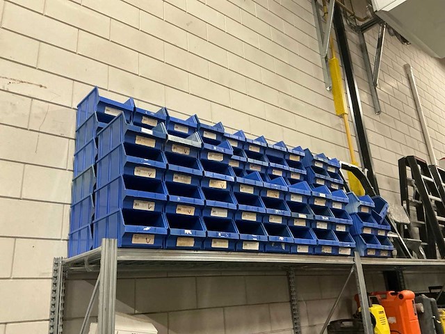 Partij stapelbakken 21x33xh16cm (93x) - afbeelding 1 van  2