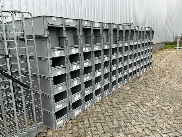 Partij stapelbakken 39x59xh32cm (315x) - afbeelding 1 van  3