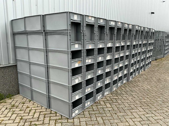 Partij stapelbakken 39x59xh32cm (315x) - afbeelding 1 van  3