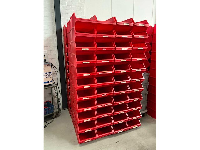 Partij stapelbakken nr1 30,5x50xh20cm (130x) - afbeelding 2 van  3