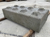 Partij stapelbare betonblokken - afbeelding 1 van  4