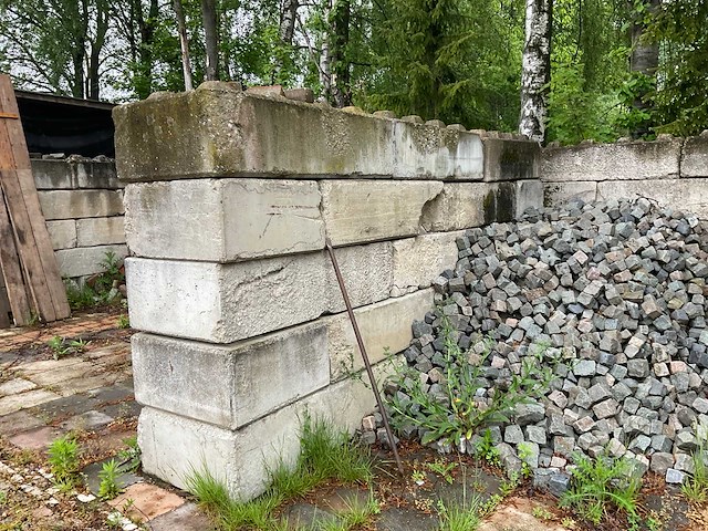 Partij stapelbare betonblokken - afbeelding 13 van  18