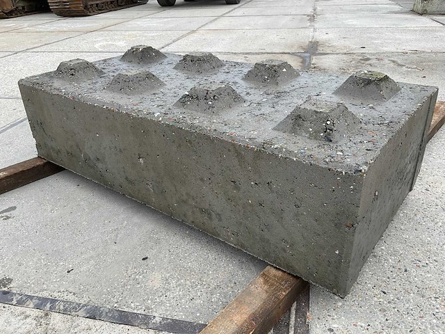 Partij stapelbare betonblokken - afbeelding 1 van  18