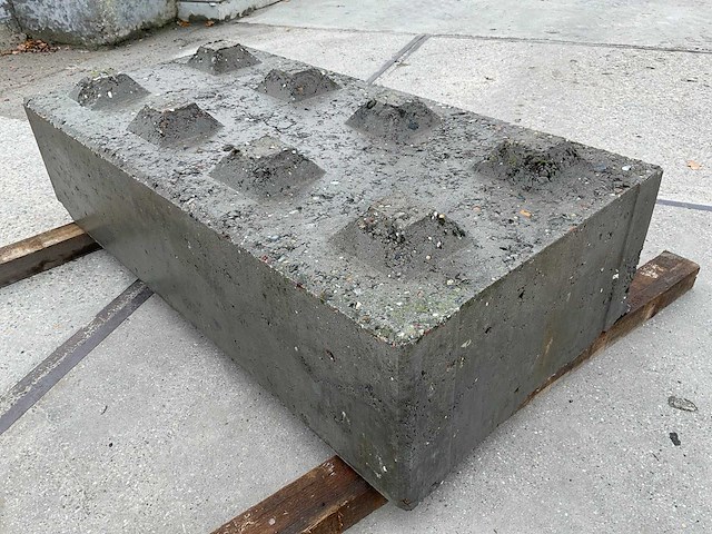 Partij stapelbare betonblokken - afbeelding 2 van  18