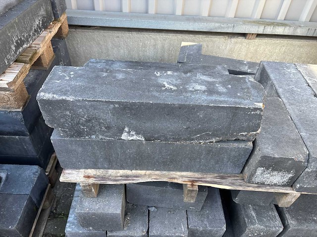 Partij stapelblokken - antraciet - getrommeld/strak - afbeelding 1 van  1