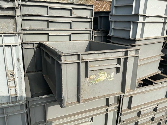 Partij stapelkratten in kar | circa 90 stuks - afbeelding 3 van  6