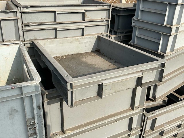 Partij stapelkratten in kar | circa 90 stuks - afbeelding 5 van  6