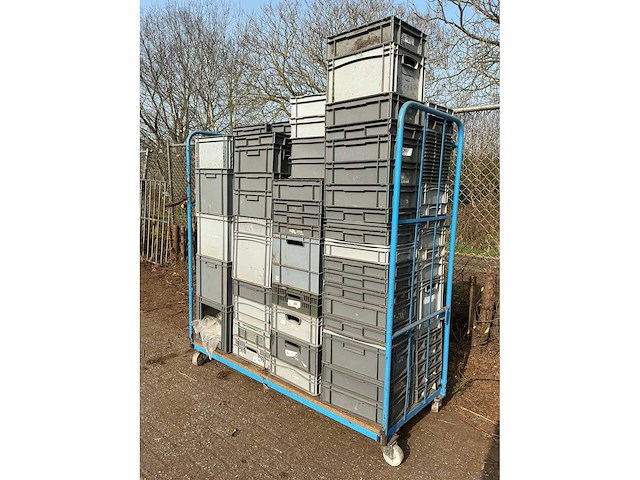 Partij stapelkratten in kar | circa 90 stuks - afbeelding 6 van  6