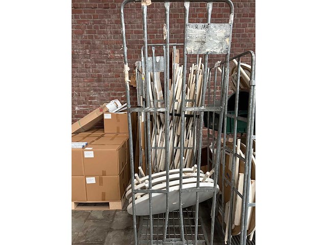 Partij statafels in 3 rolcontainers - afbeelding 2 van  5