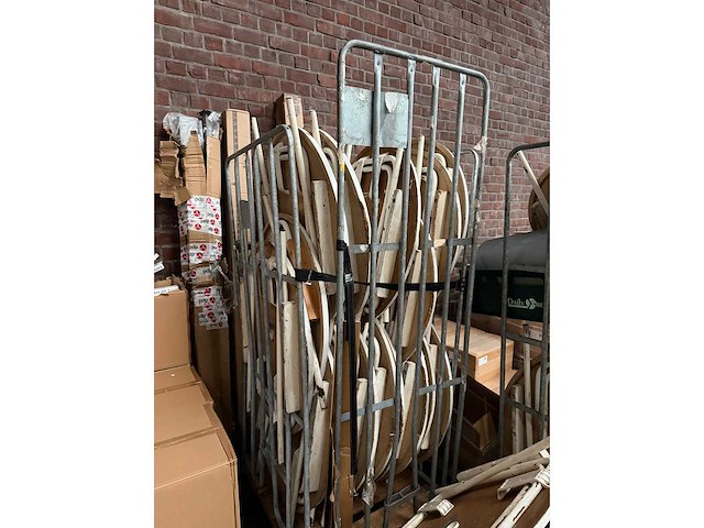 Partij statafels in 3 rolcontainers - afbeelding 3 van  5