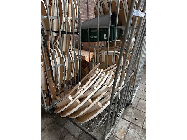 Partij statafels in 3 rolcontainers - afbeelding 4 van  5