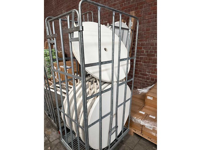 Partij statafels in 3 rolcontainers - afbeelding 5 van  5