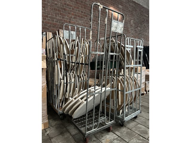 Partij statafels inclusief rolcontainers - afbeelding 1 van  5