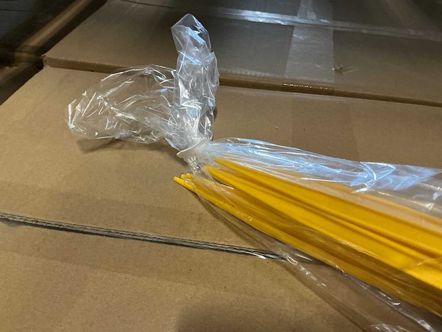 Partij steeketiketten 35cm geel (7500x) - afbeelding 3 van  5