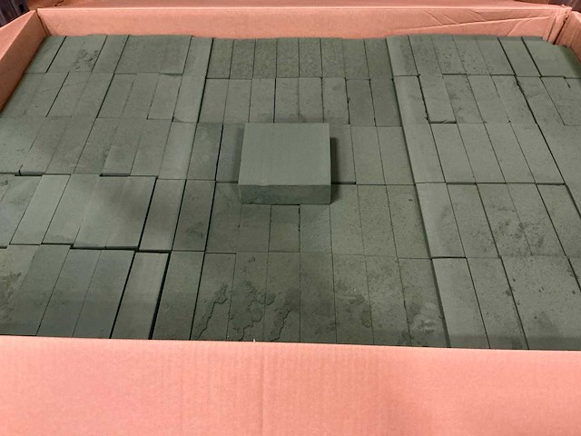 Partij steekschuim blokjes 150x150x50mm (600x) - afbeelding 1 van  4