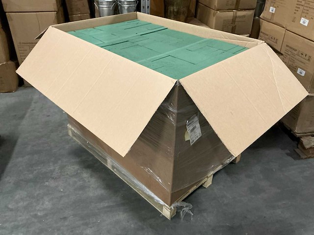 Partij steekschuim blokjes 150x150x50mm (600x) - afbeelding 3 van  4